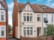 London Road, Hadleigh SS7, 2 bed flat to rent, £1,250...