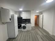 London Road, Norbury SW16, 2 bed flat to rent, £1,700...