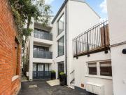 London Street, Chertsey KT16, 3 bed flat to rent, £1,950...