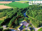 Longère avec quatre chambres, grand jardin, terrain...