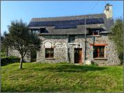Longère en pierre avec 5 chambres et jardin