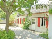 Longère rénovée avec spa, jardin clos et prestations de... Longère rénovée avec spa, jardin clos et prestations de...