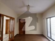 Looking For A House In F 7