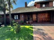 LOS PINARES EXC. CHALET 4 AMBIENTES, GARAGE Y HERMOSO PARQUE