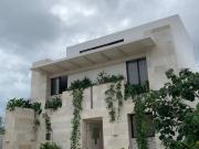 LOS SANTOS * 267m2. Av. Huayacan