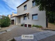 Lot de deux maisons avec jardins, garage et jacuzzis