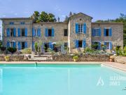 Lot et Garonne Château du XVIII ème siècle avec ses 4...
