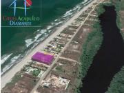 Lote con 79 metros lineales de frente de playa en Playa...