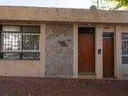 Lote con casa doble frente
