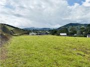 LOTE DE 2.500 M² ESQUINERO EN UNIDAD CERRADA EN LA CEJA