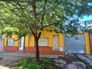 LOTE DE GRANDES DIMENSIONES CON CASA DEMOLER
