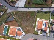 Lote de terreno de 894 m2, localizado numa rua bastante...