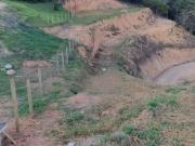 Lote en venta con doble banqueo y nacimiento en Barbosa