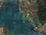 Lote escriturado em condomínio beira lago, com acesso ao...