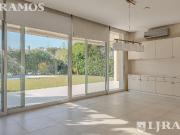 LOTE INTERNO. 5 DORMITORIOS, ESCRITORIO y AREA SERVICIO