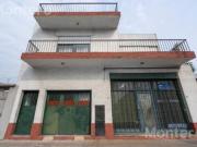 Lote propio con 2 casas Local Amplio Garage Gran...