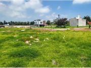 Lote Residencial con tres frentes en privada de Zona...