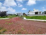 Lote Residencial con tres frentes en privada de Zona...
