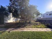 Lote Residencial dentro de privada con amenidades en Cholul