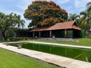 Lotes en Condominio con Alberca y Servicios Ocultos en...