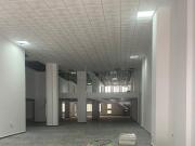 Louez le local idéal à Administratif. Surface totale 590 m²