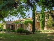 Élégante villa avec dépendances et piscine