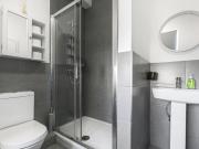 Lovely 1 bed flat by tube station