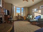Lovely 2 bed + garden study flat