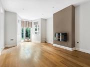 Lovely 2 Bedroom, 2 Bathroom Garden Flat