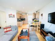 Lovely 2 Bedroom Flat with Patio Brockley