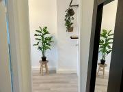 Lovely and renovated Apartment 7 min from main Train...
