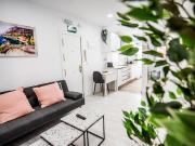 Lovely apartment in Barajas by beBalmy