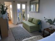 Lovely bright flat & location Free Parking