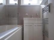 Lovely double bedroom not far from the Queen Mary...