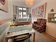 Lovely, gorgeous apartment in vibrant neighborhood Paris