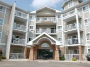 Lovely one bedroom 800 sq Ft condo unit in Hamptons