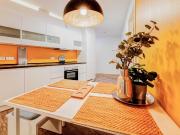 Lovely single bedroom in a 3 bedroom apartment near the...