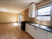 lovely spacious 2 bedroom unit to le.