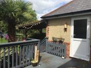 Lovely studio flat with use of shared garden