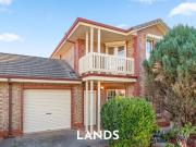 Lovely Townhouse Located In Greenwith