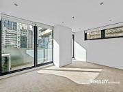 LOVELY TWO BEDROOM APARTMENT AT MELBOURNE SKY!