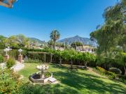 Lovely villa with views to the sea and the mountain in...