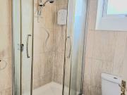 Lovelys, Spacious & Bright Split Level Flat