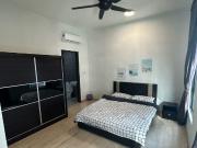 Low Deposit Master Room The Henge Kepong Bus to MRT...