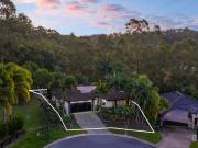Low Maintenance Family Home In Park Lake Estate!