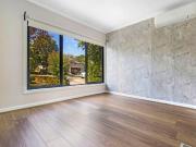 Low Maintenance in the Heart of Macleodl!