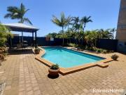 Low Maintenance Living in a Convenient West Gladstone...