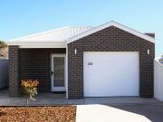 LOW MAINTENANCE TOWNHOUSE IN PRIME LOCATION