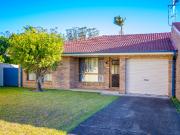 Low Maintenance Villa with Private Fenced Yard