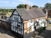 Lowndes Arms, High Street, 4 Bedroom Property